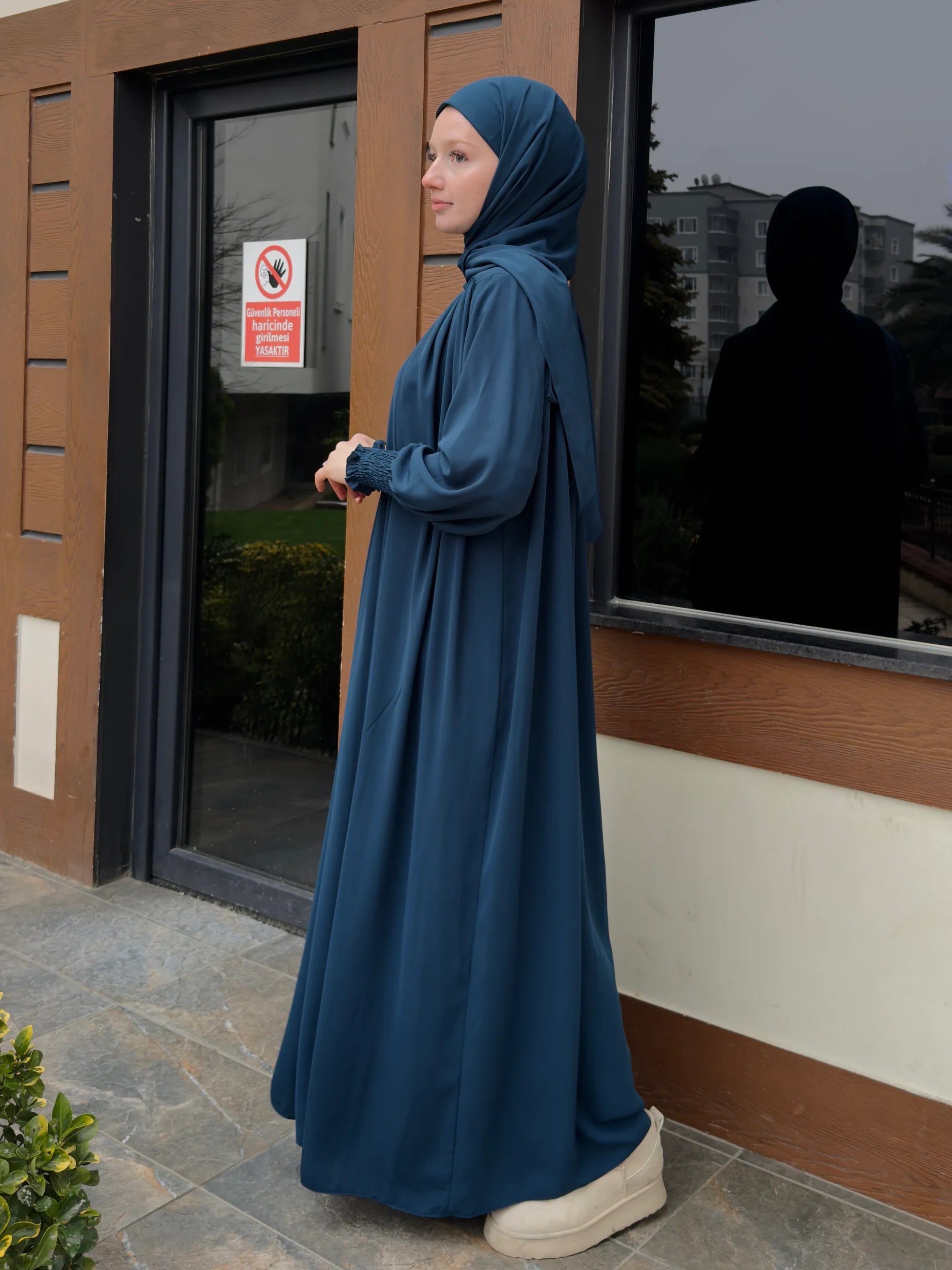 Yumna Abaya