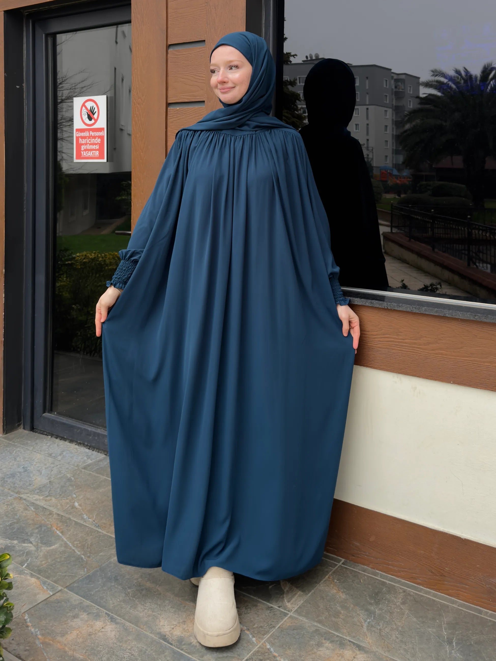 Yumna Abaya
