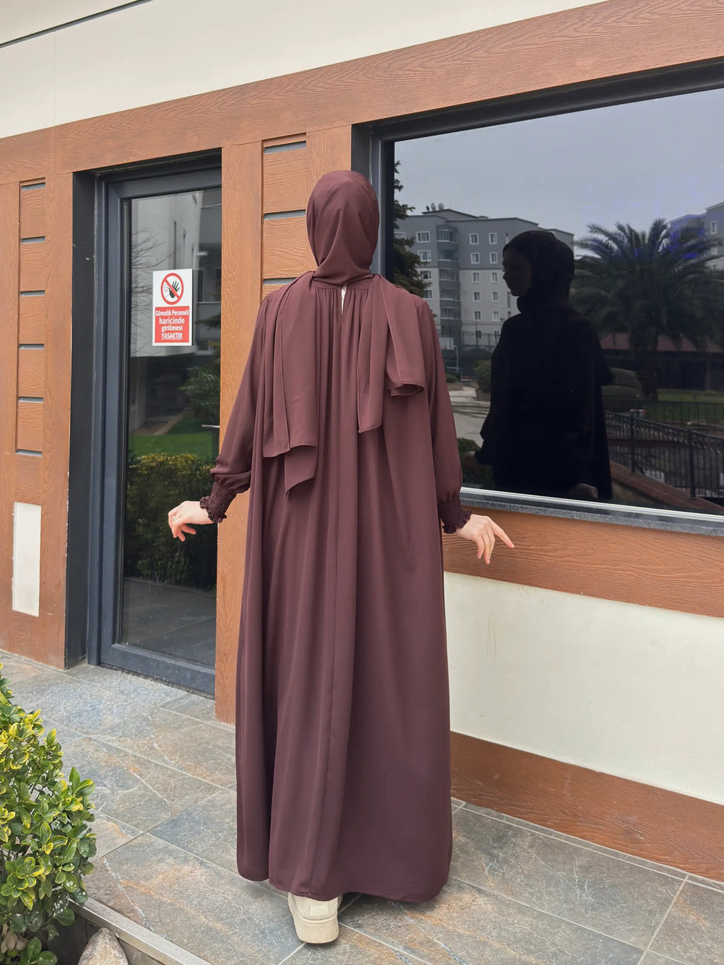 Yumna Abaya