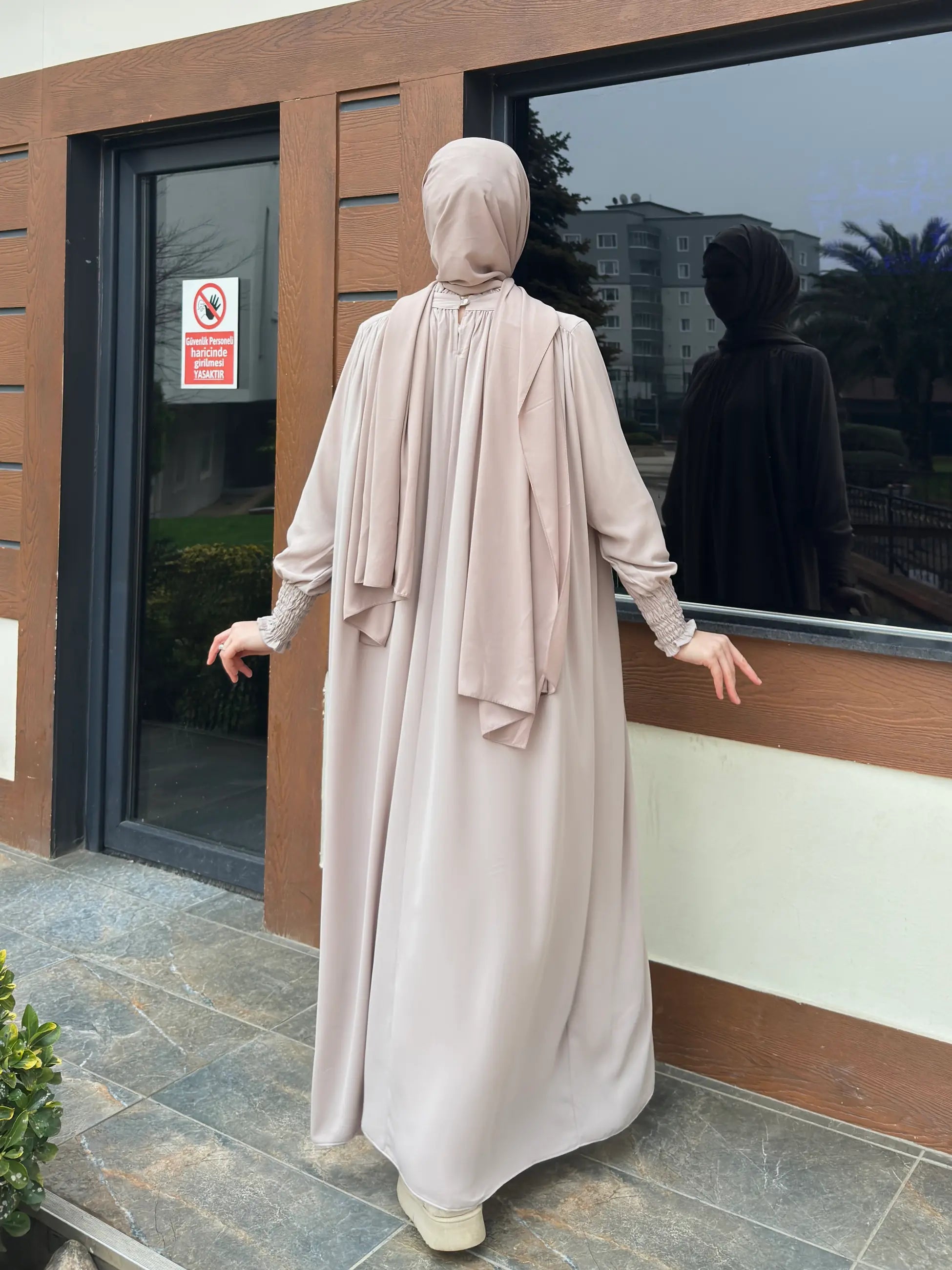 Yumna Abaya