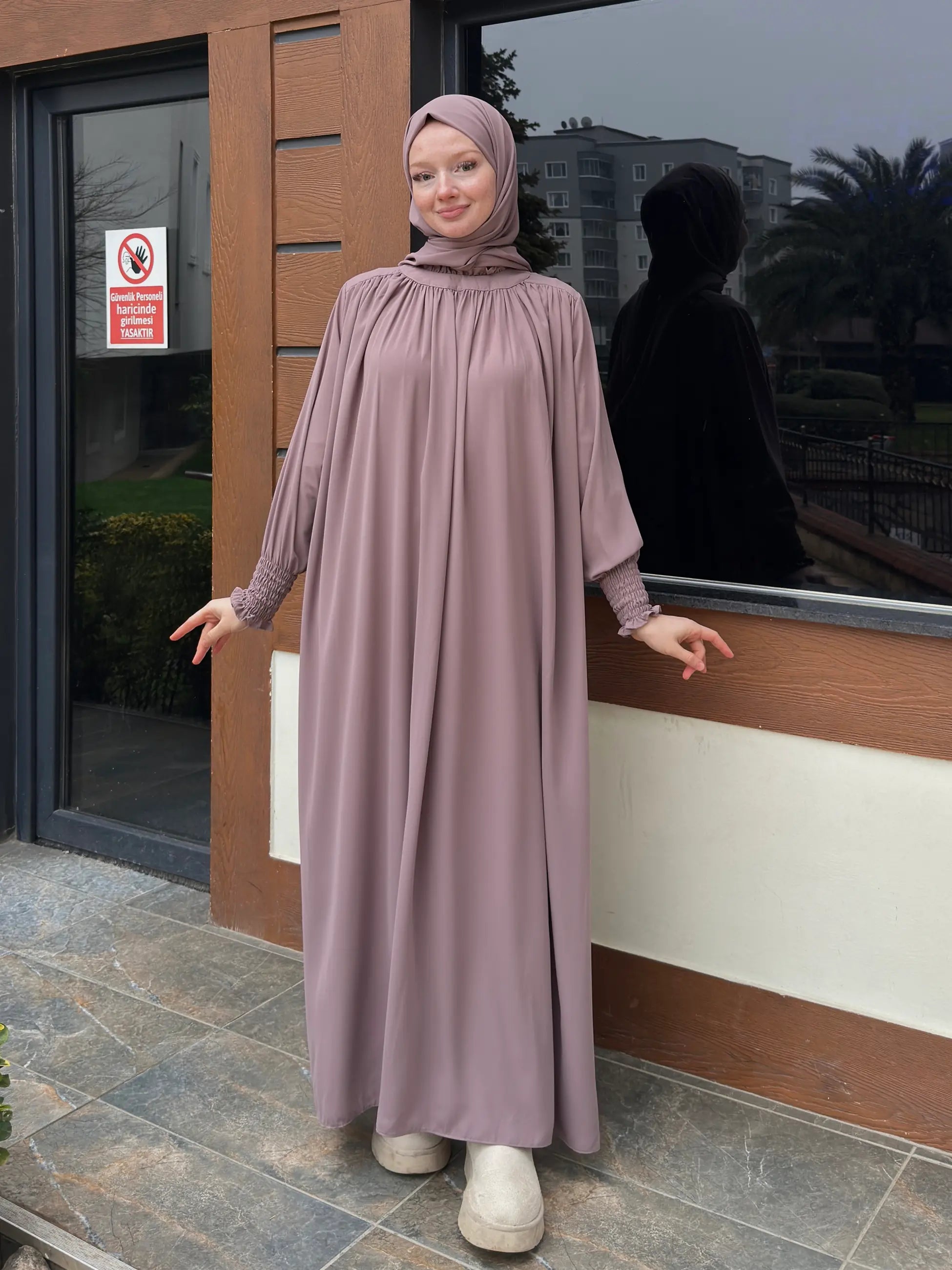 Yumna Abaya