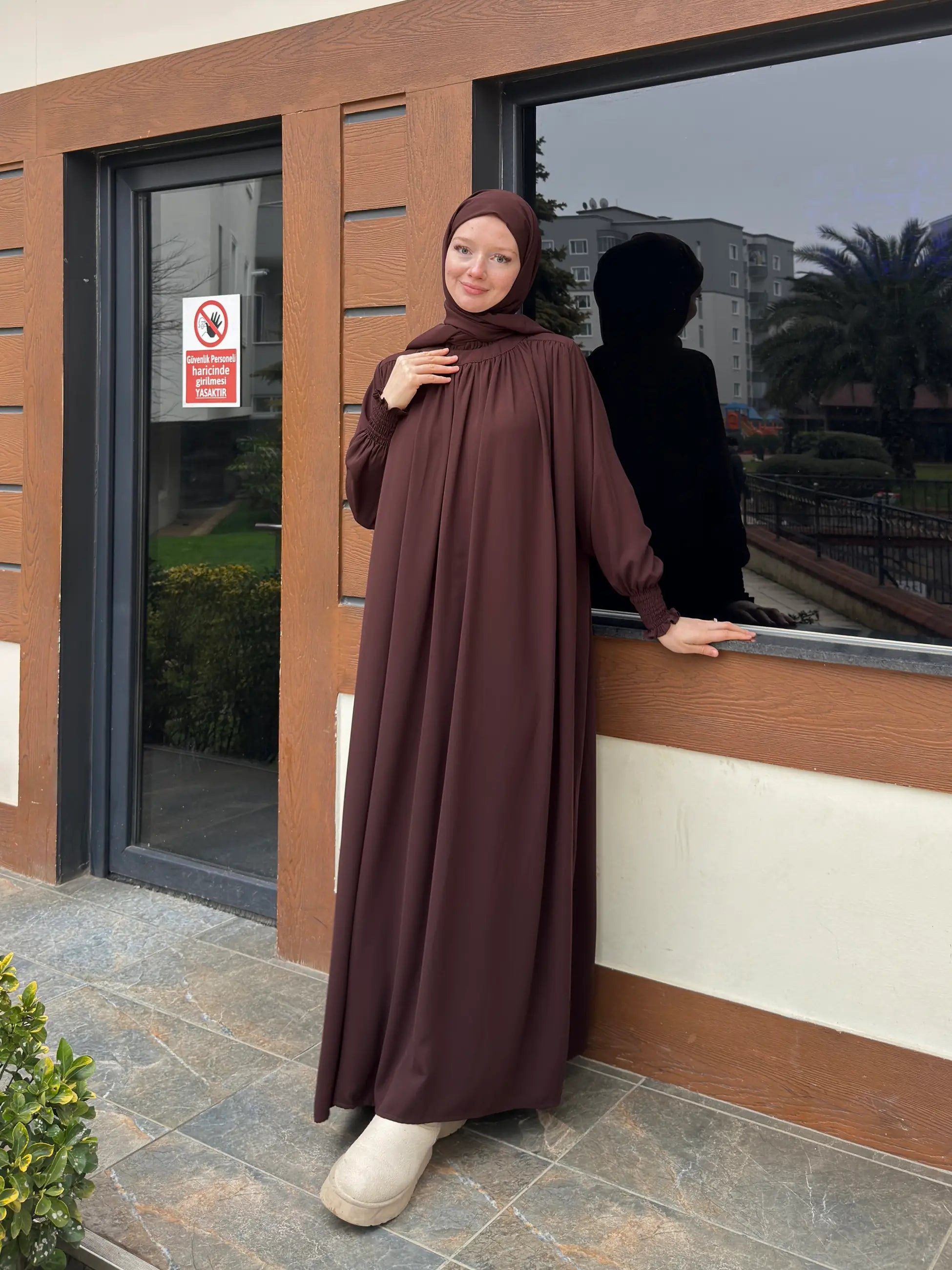 Yumna Abaya