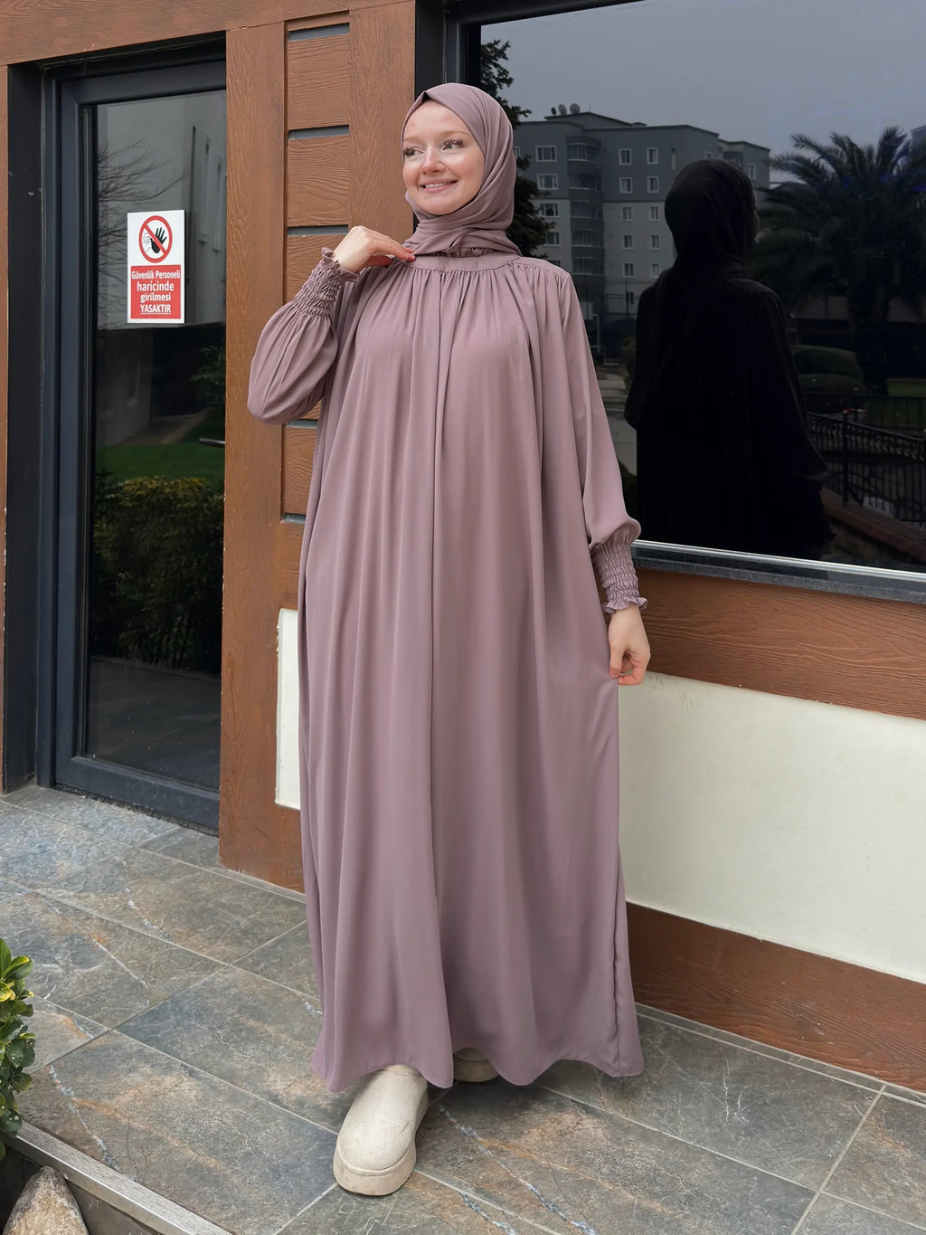 Yumna Abaya