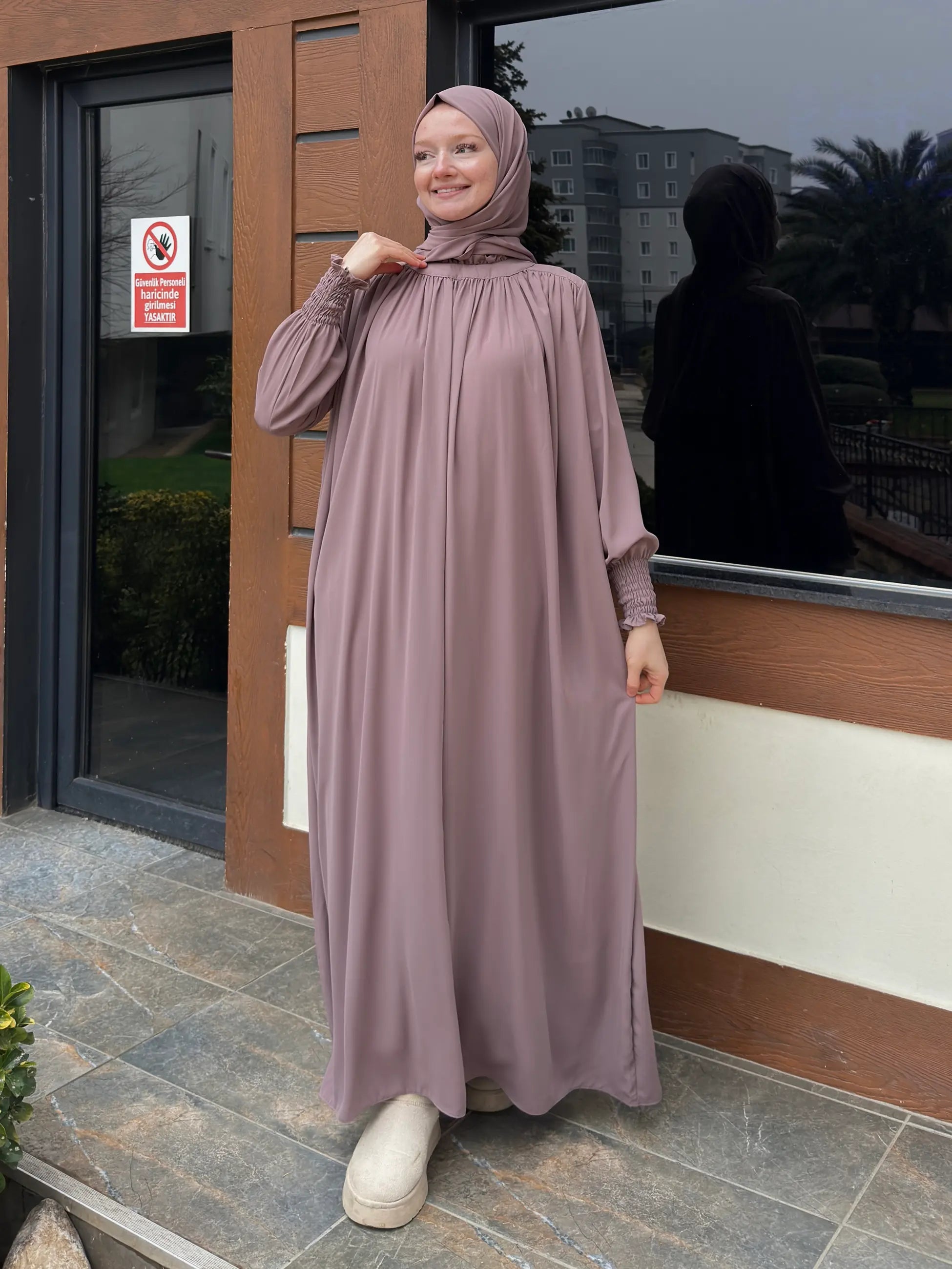 Yumna Abaya