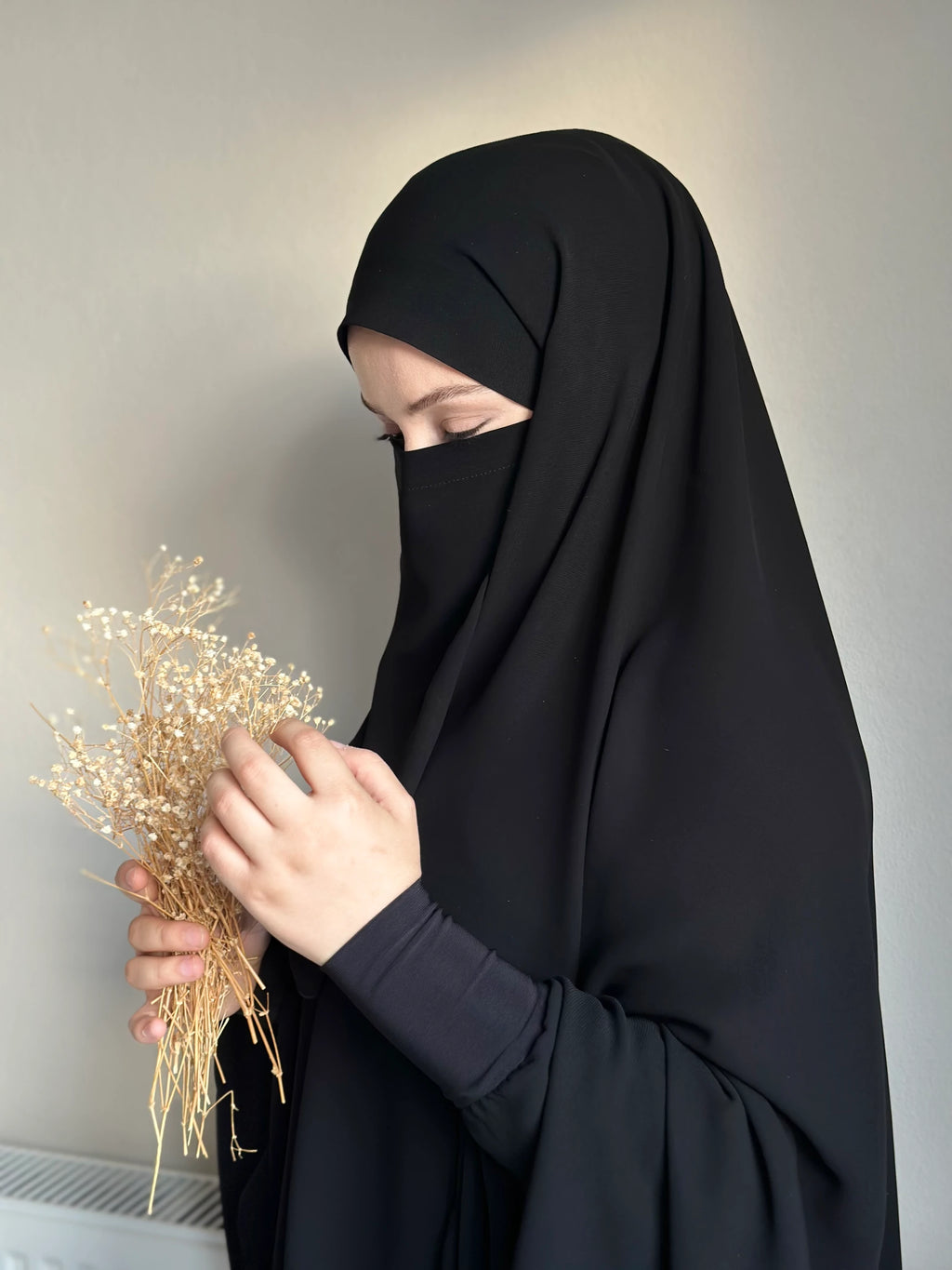 Chador – Pinned, Sandy Sleeve