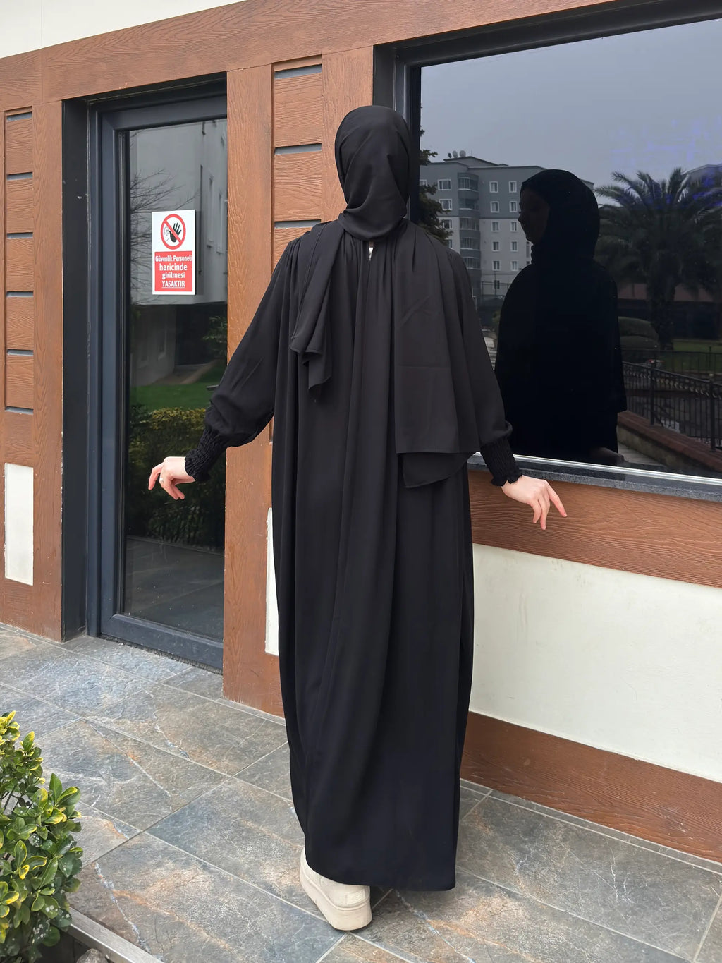 Yumna Abaya