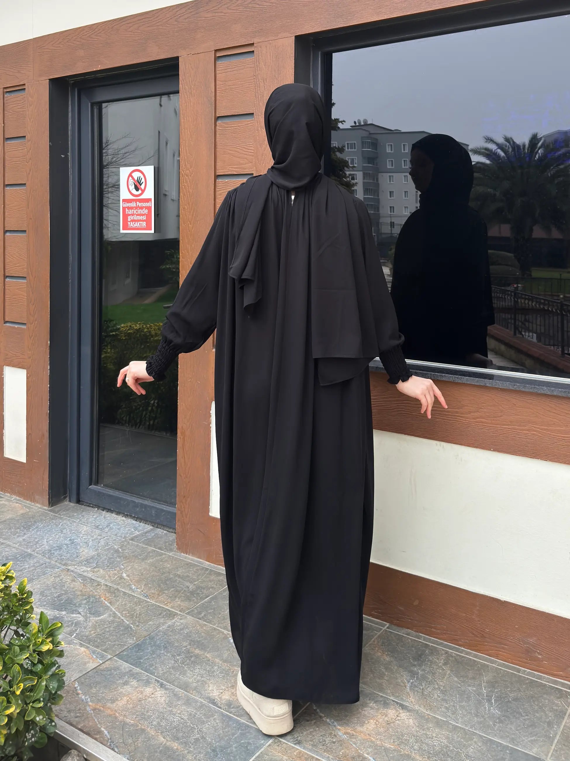 Yumna Abaya