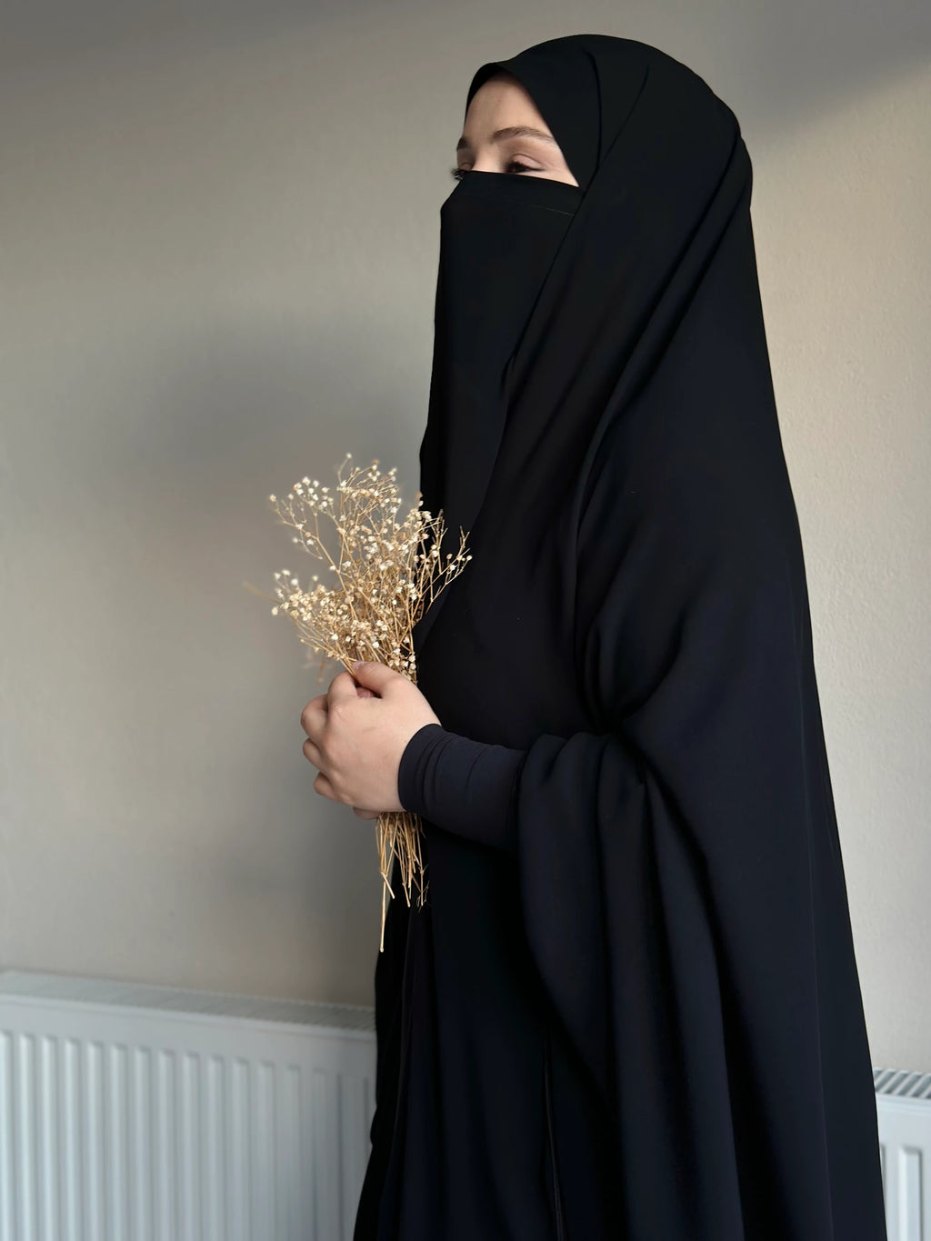Chador – Pinned, Sandy Sleeve