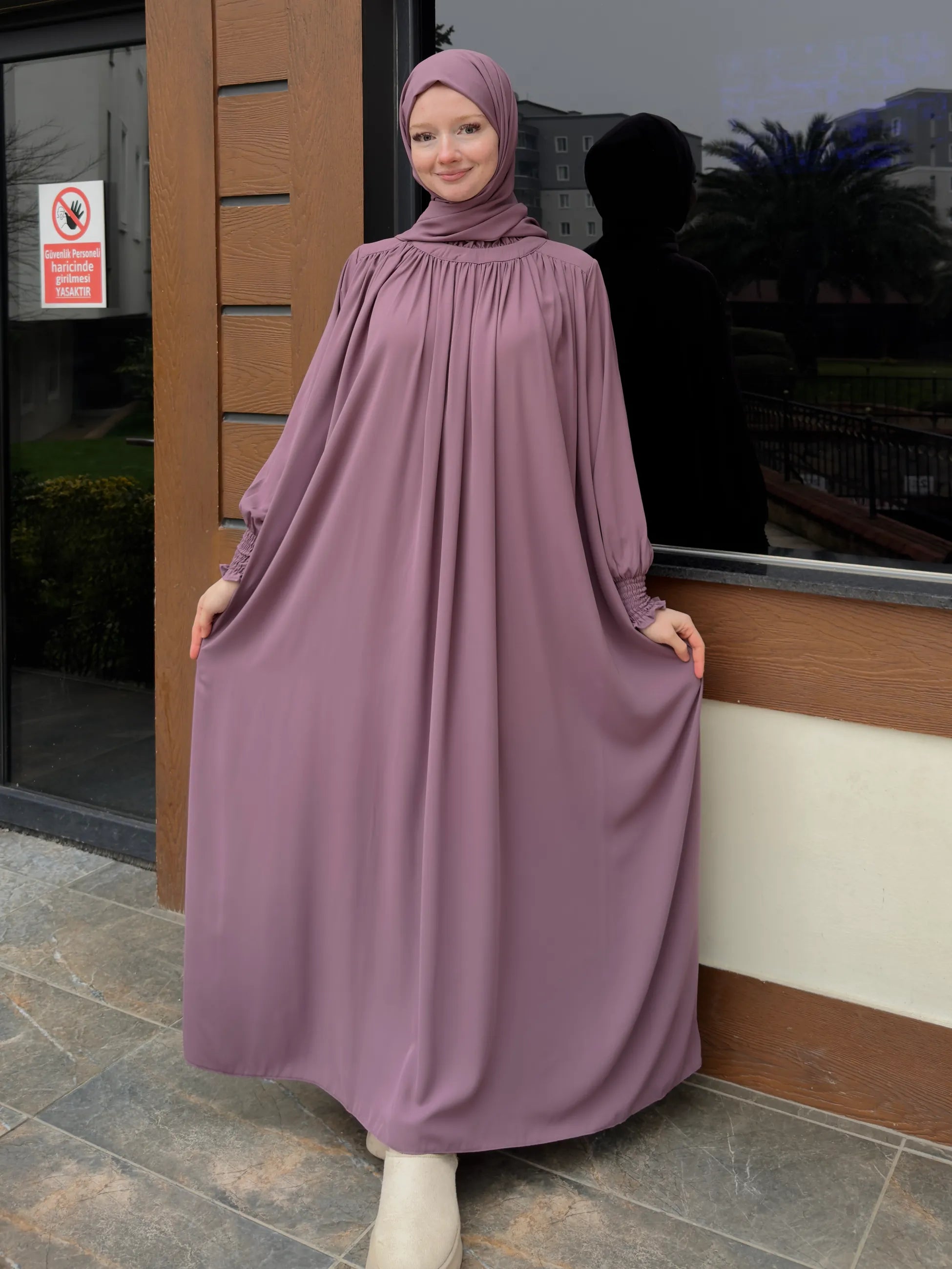 Yumna Abaya