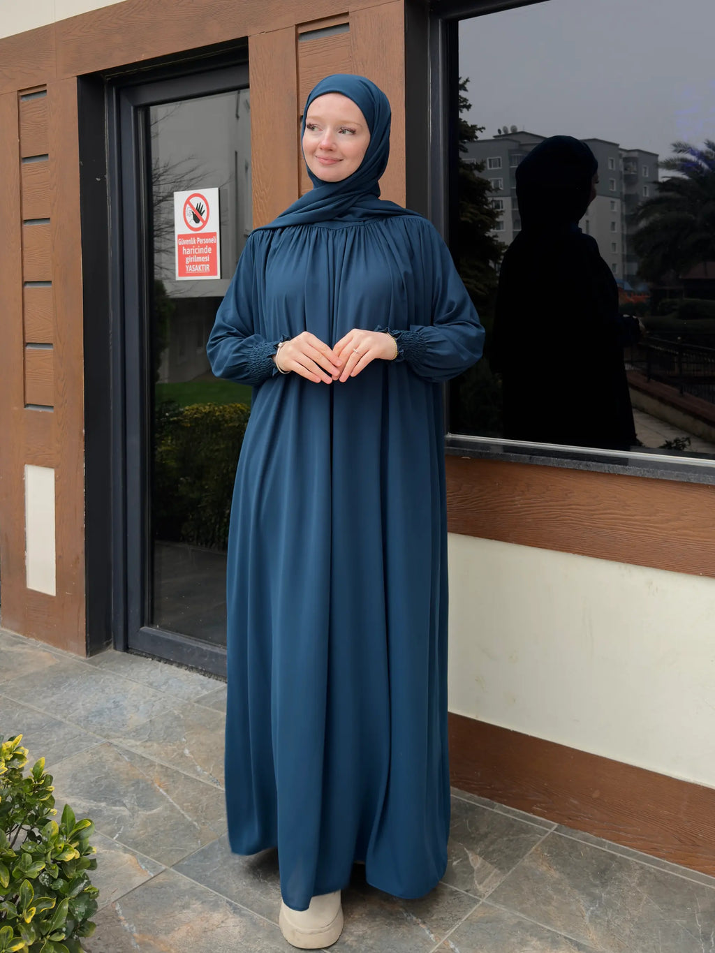 Yumna Abaya