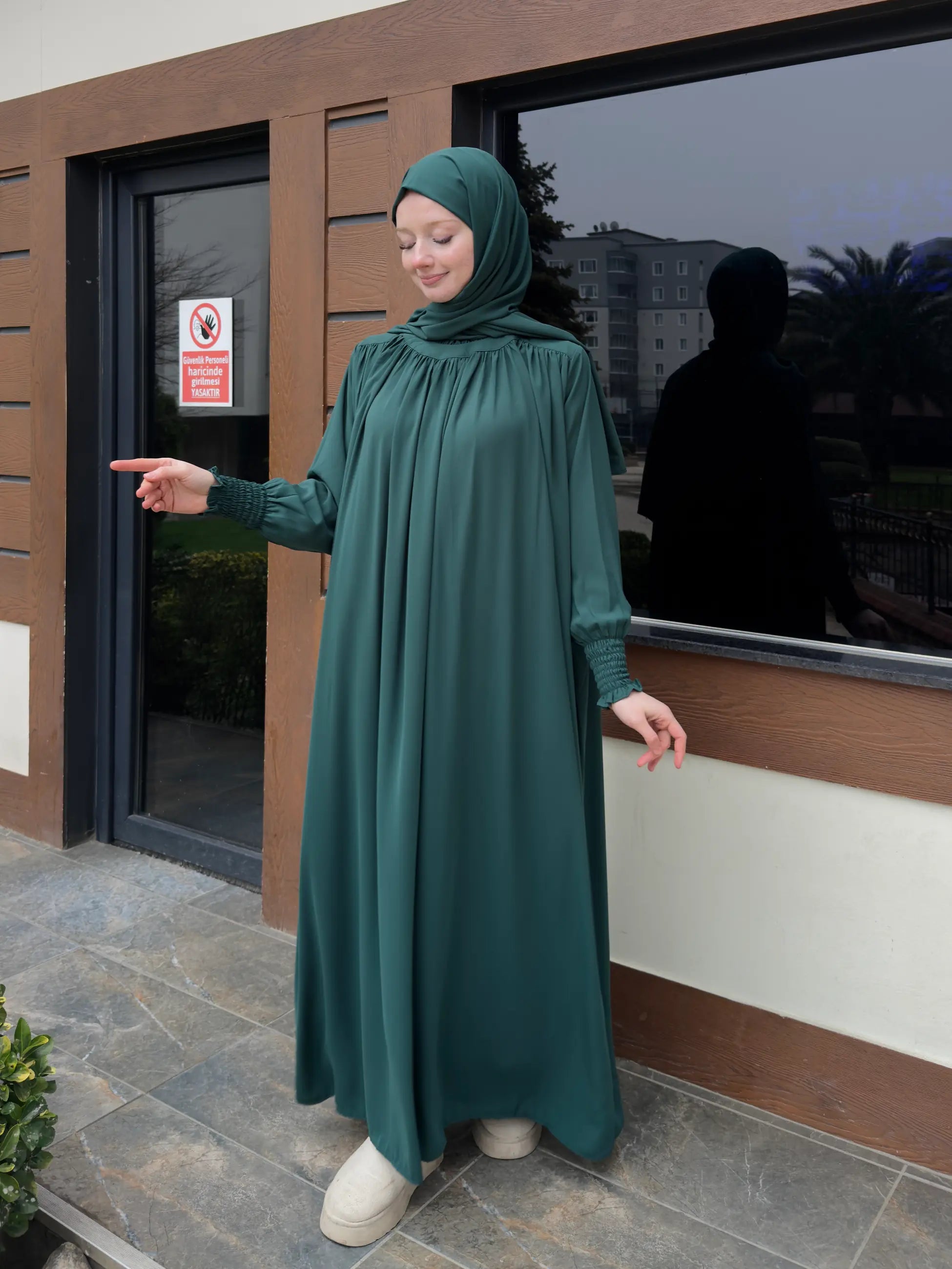 Yumna Abaya