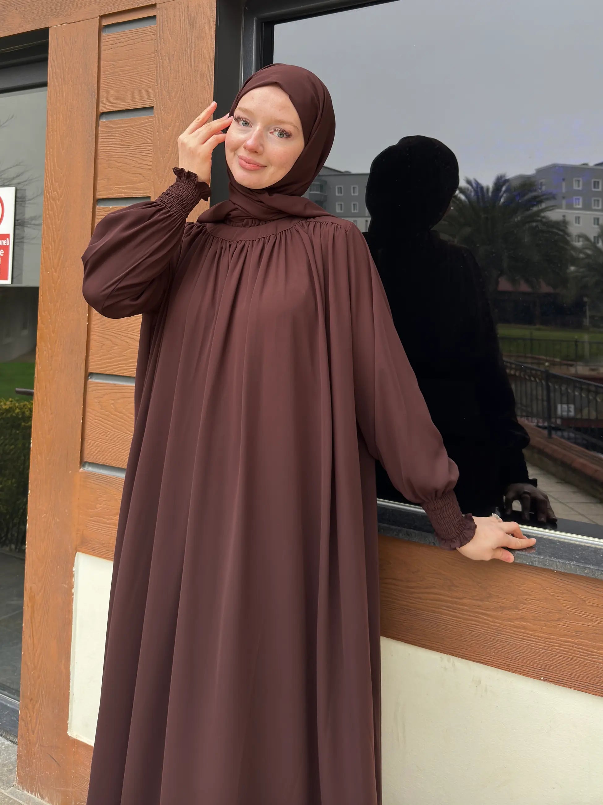 Yumna Abaya
