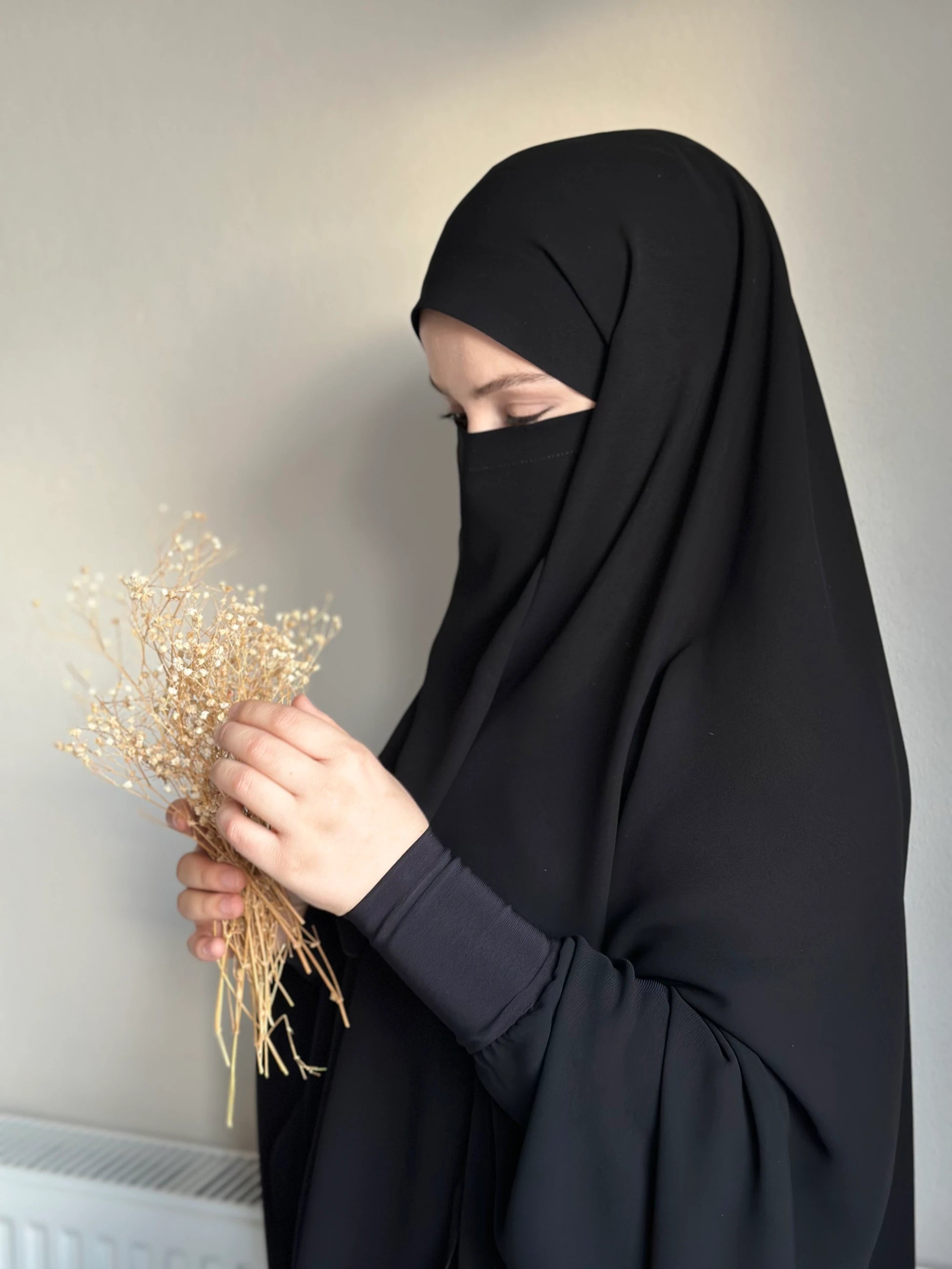 Chador – Pinned, Sandy Sleeve