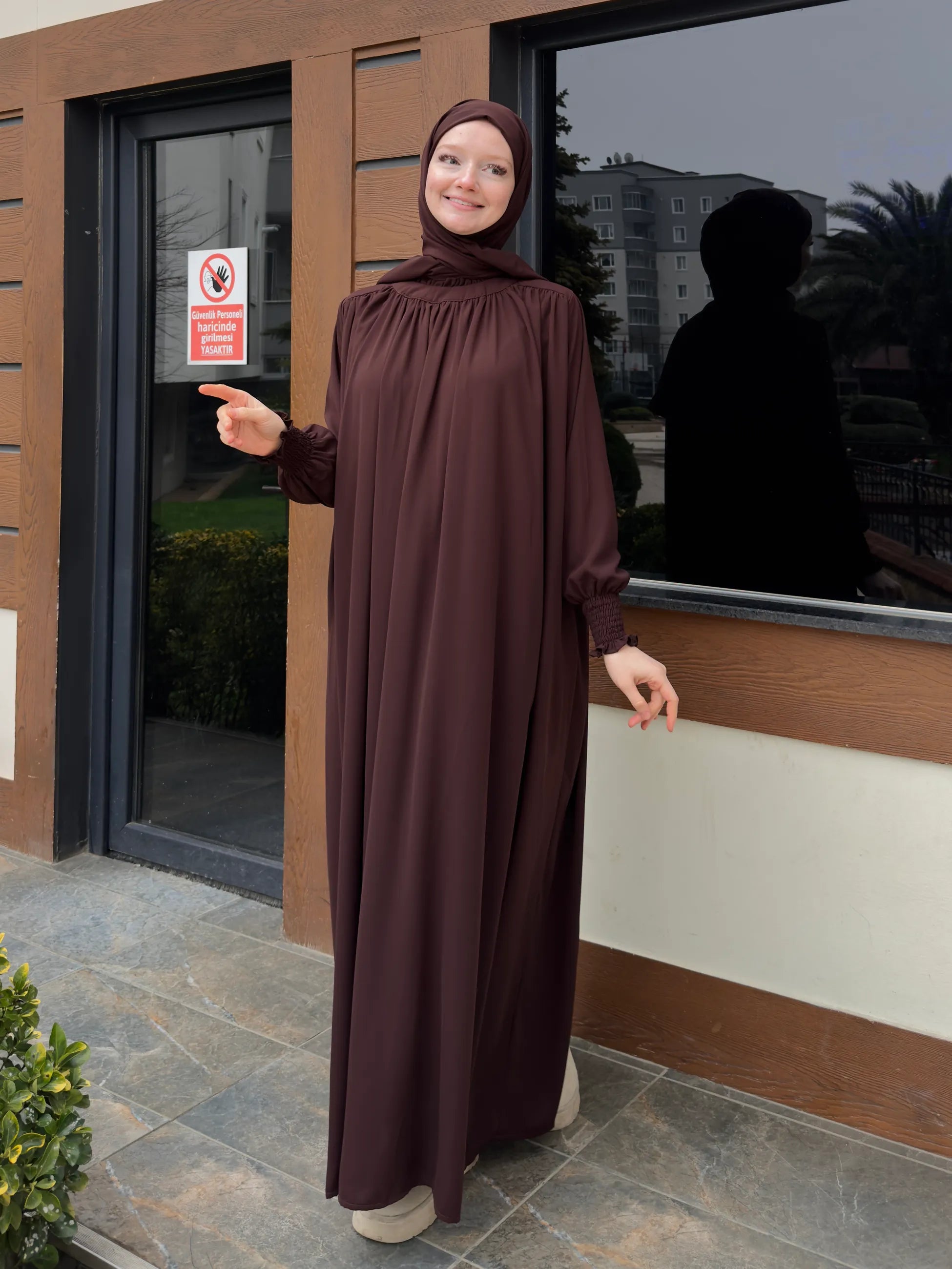 Yumna Abaya