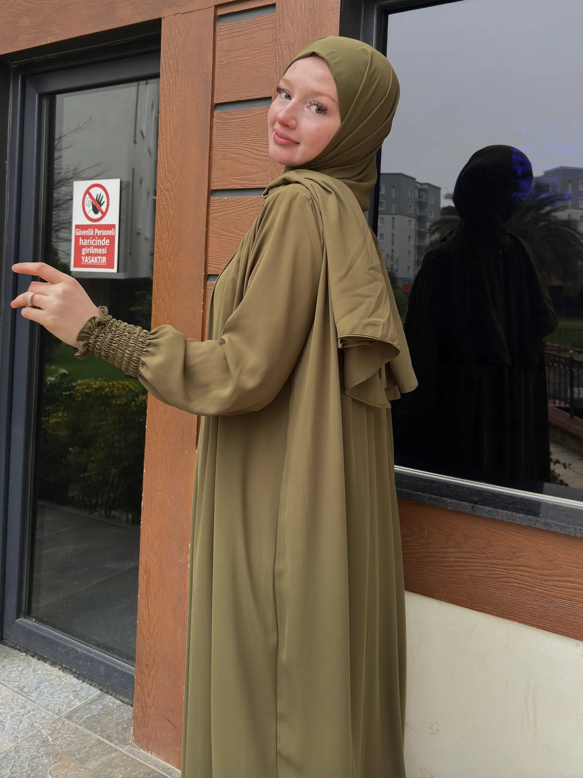 Yumna Abaya