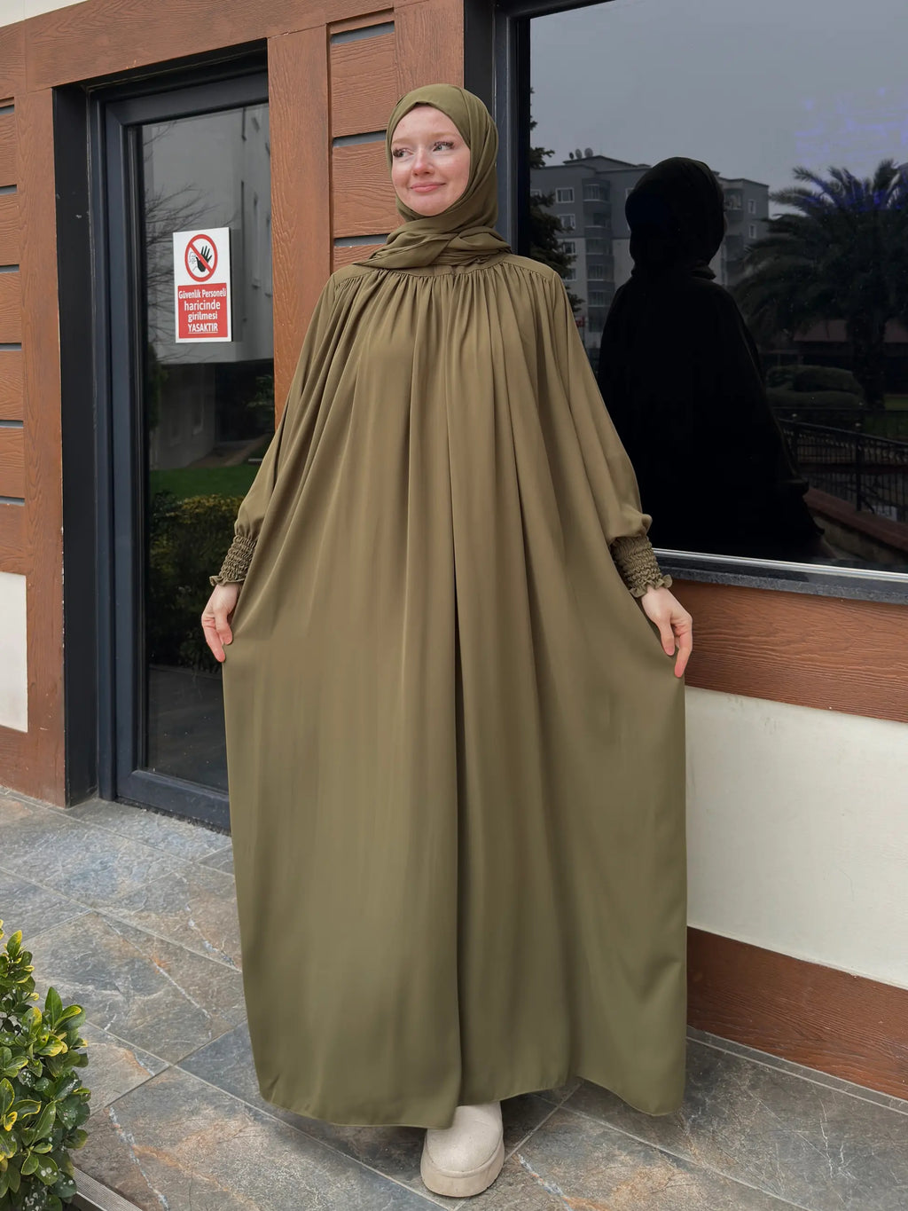 Yumna Abaya
